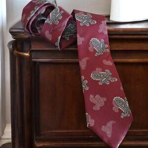 CHRISTIAN DIOR Mens Burgundy Paisley 100% Silk Tie